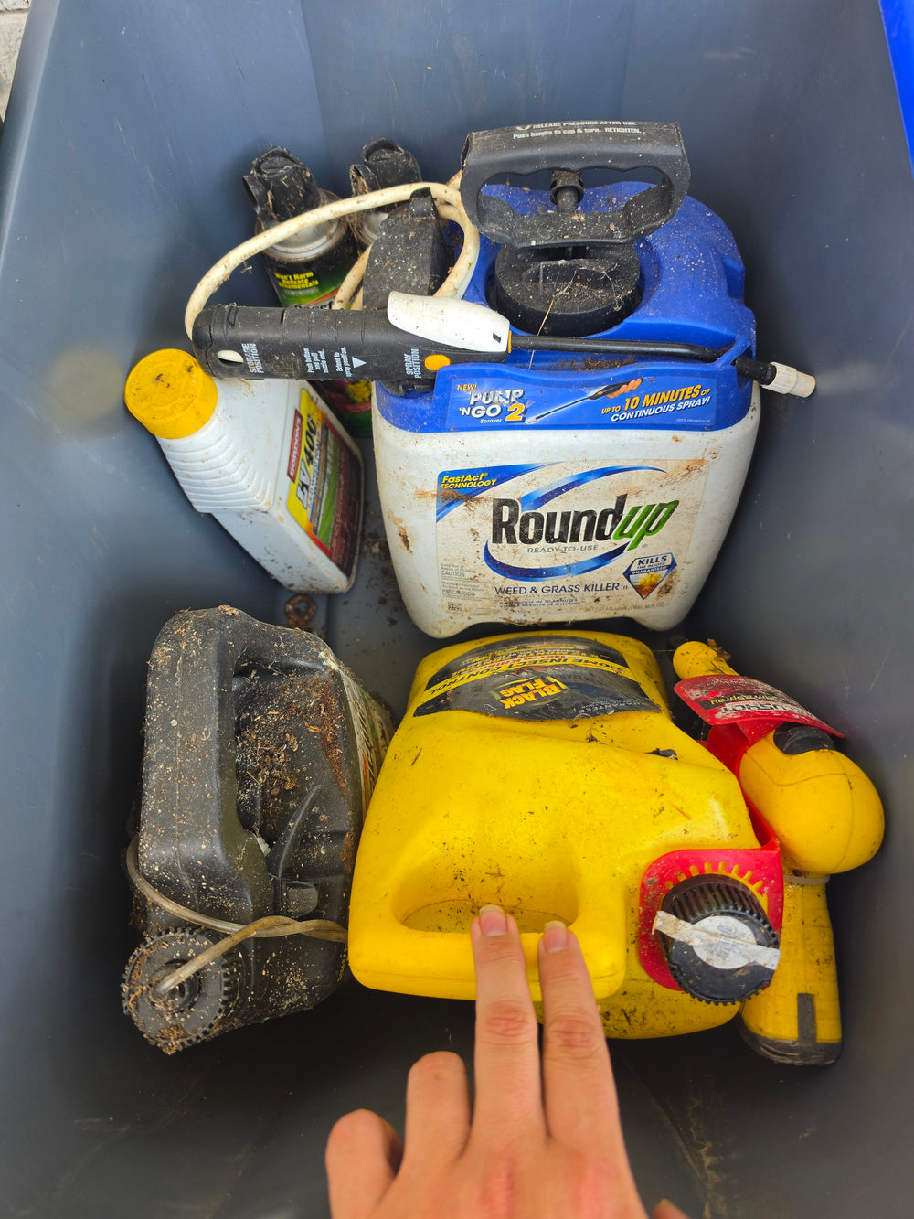Lawn & Garden Chemical Lot – Roundup Weed Killer, Black Flag Insect Control & Sprayers